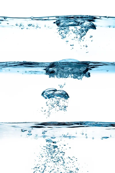 Eine Reihe von Wasserlinien. Sauerstoffblasen. gesundes Süßwasser — Stockfoto