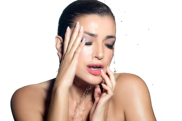 Mujer joven sensualidad con maquillaje húmedo. Belleza y moda — Foto de Stock