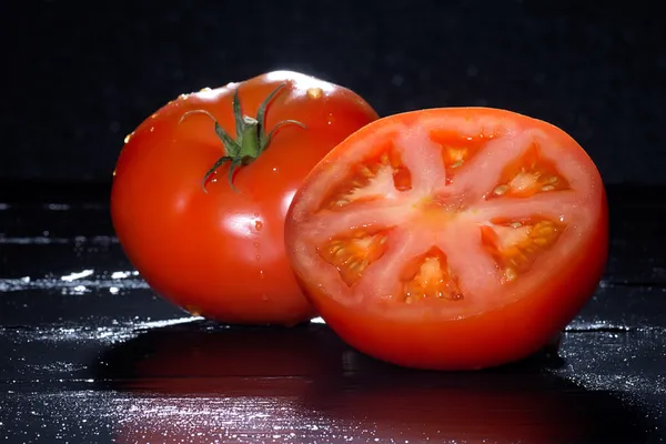 Tomates frescos maduros y carnosos — Foto de Stock