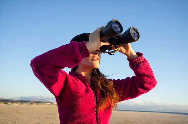 Ecologist Woman Watching the Environment with Binoculars — Stock Photo, Image