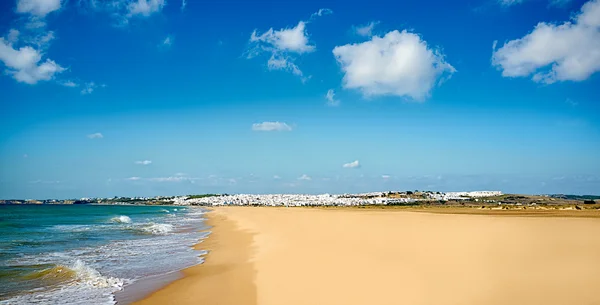 Widok z plaży w conil. Kadyks, Andaluzja, Hiszpania — Zdjęcie stockowe