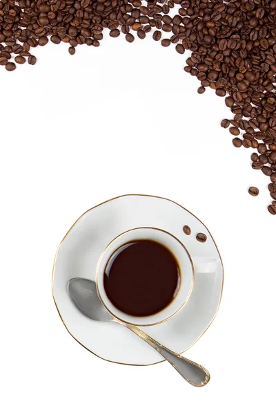 咖啡杯子与咖啡豆上白色隔离 — 图库照片