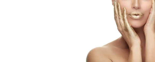 Schoonheid Spa Concept Jonge Vrouw Met Goud Huidverzorging Behandeling Aanraken — Stockfoto