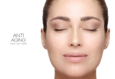 Cerrahi ve Yaşlanma Karşıtı Konsept. Yüzünde Kaldıraç Okları olan Güzel Yüzlü Spa Kadını. Güzellik portresi kopyalama alanı ile beyaza izole edildi