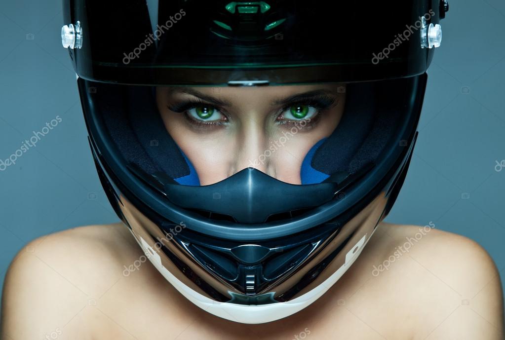 Stockfotos Frau Mit Motorradhelm Bilder Stockfotografie Frau Mit Motorradhelm Lizenzfreie Fotos Depositphotos