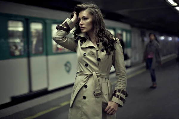 Young woman waiting for someone — Stock Photo, Image