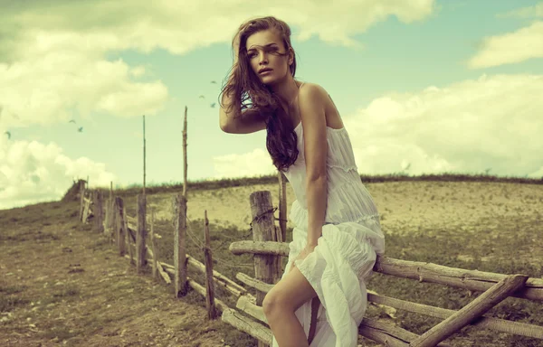 Young woman resting on meadow — Stock Photo, Image