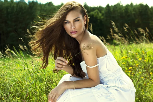 Woman resting on meadow — Stock Photo, Image