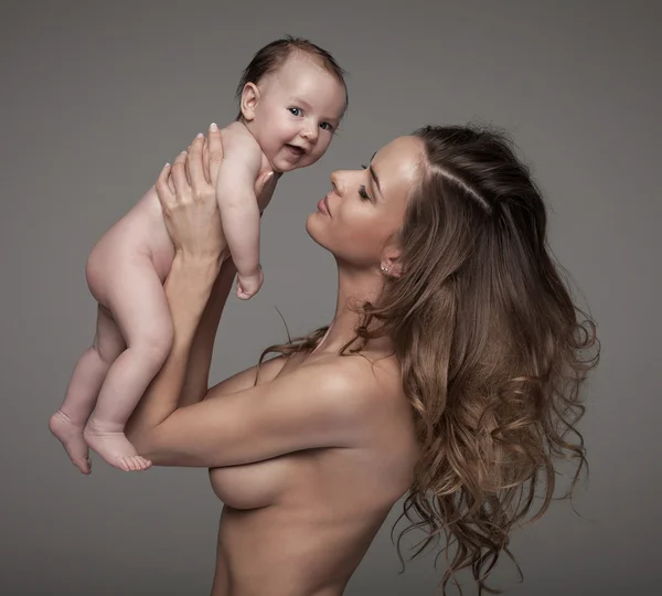 Bella donna con bambino — Foto Stock