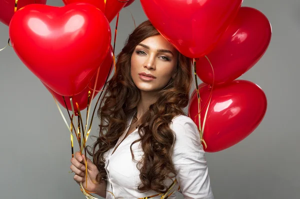 Donna con cuore palloncino — Foto Stock