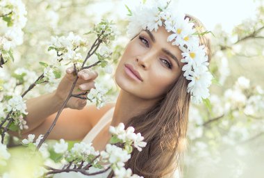 Olağandışı genç bir kadın