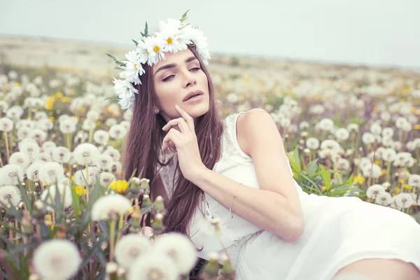 Woman lying on a meadow — Stock Photo, Image