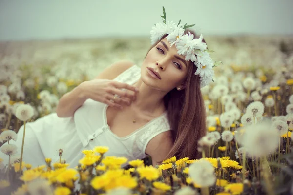 Vrouw buiten — Stockfoto