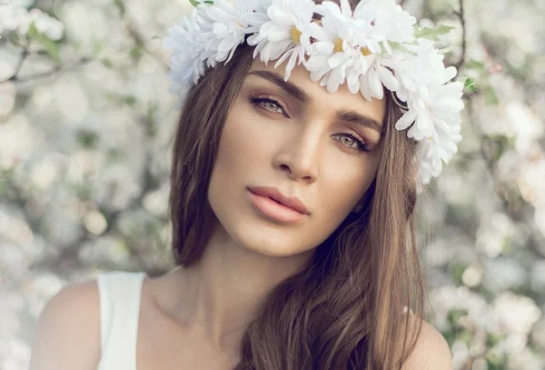 Woman with flower — Stock Photo, Image