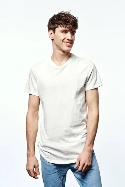 Retrato Hombre Guapo Camiseta Blanca Aislada Sobre Fondo Blanco —  Fotos de Stock