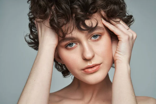 Close Face Young Woman Curls — Stok fotoğraf