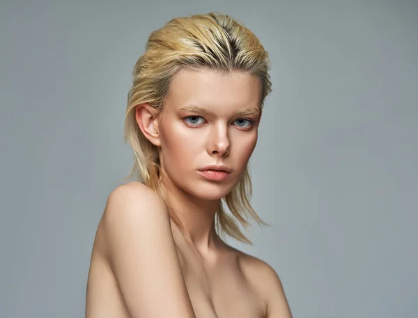 Beautiful Portrait Young Beautiful Blond Girl Stylish Wet Hair — Photo