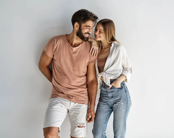 Foto Belo Casal Sorrindo — Fotografia de Stock