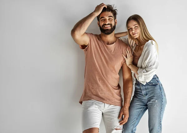 Portrait Heterosexual Couple Looking Camera Smiling — Stock Photo, Image