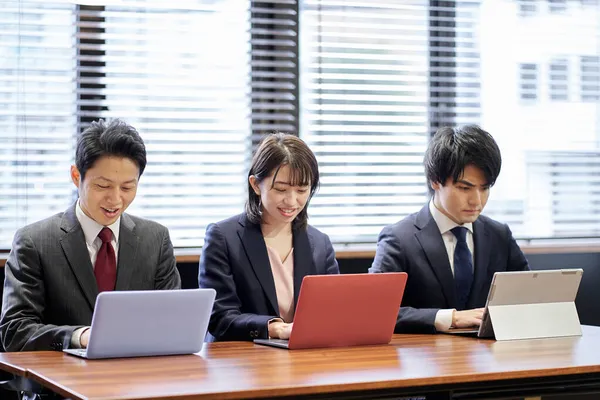 Asiatisk Virksomhed Person Der Arbejder Computer - Stock-foto