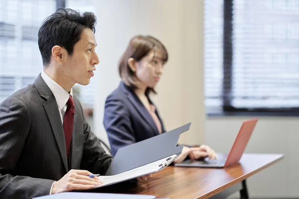 Aziatische Leidinggevende Zakelijke Persoon Interviewen — Stockfoto