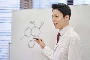 Sınıfta tıbbi personel eğitimi.