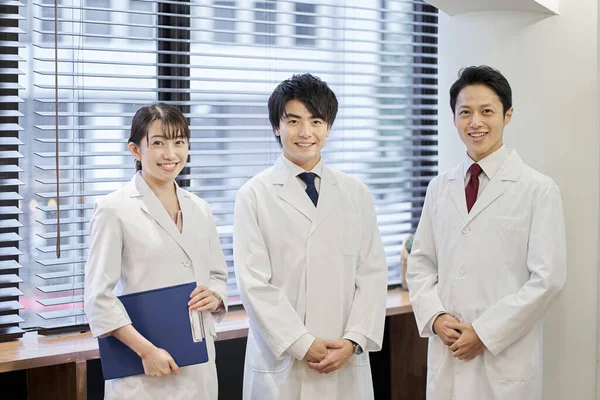 Pessoal Médico Asiático Com Sorriso — Fotografia de Stock