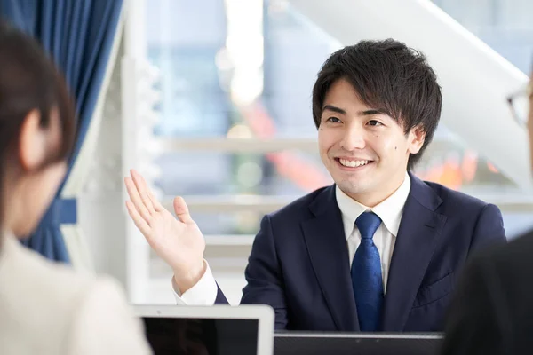Asian Businessman Explaining Meeting — Stock Photo, Image