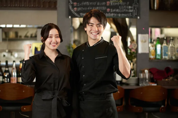 Asiatiques Hommes Femmes Travaillant Dans Les Restaurants — Photo