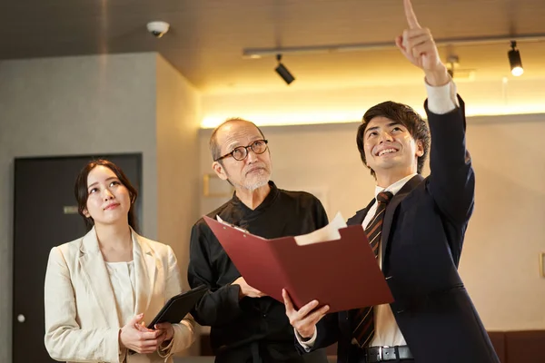 Business Owners Thinking Remodeling Restaurants — Stock Photo, Image