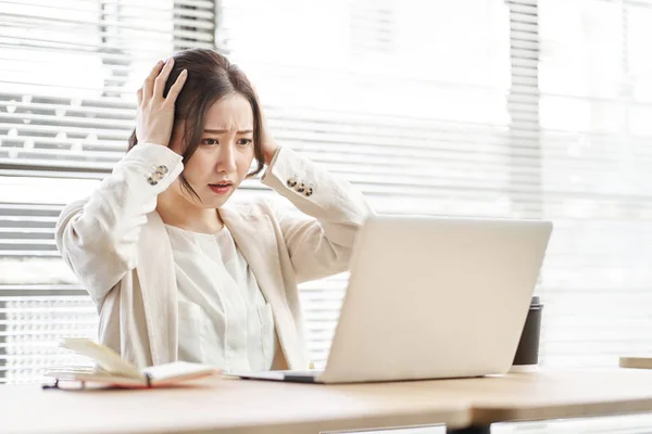 Asian Woman Holding Her Head Trouble — Stock Photo, Image
