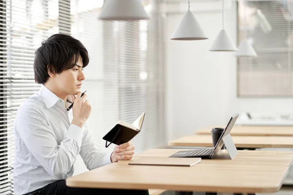 Asian Businessman Worried Schedule — Stock Photo, Image