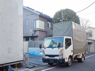İnsansız Japon Nakliyeciler Kamyonu Park Edildi