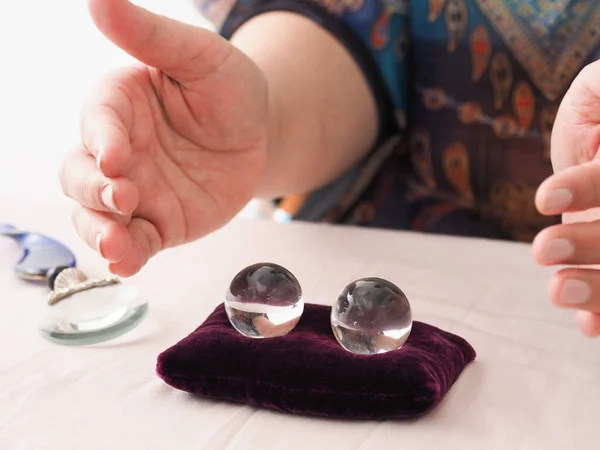 Japanese Woman Healing Crystal — Stock Photo, Image