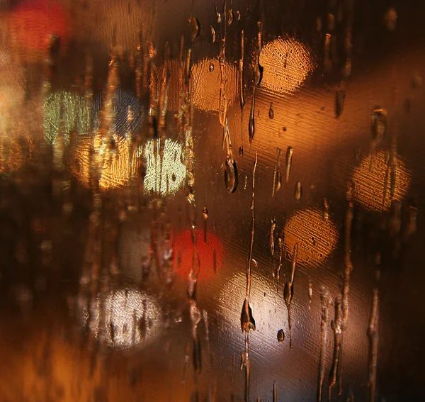 Gotas de lluvia sobre vidrio Imágenes de stock libres de derechos