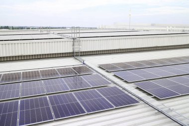 Walkway and Service Ladder for Solar Rooftop System