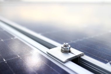Güneş Pv Panel yüklemesinin orta kelepçe
