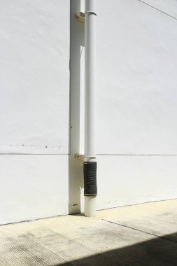 Çatı drenajının Esnek Bağlantı Eklemleri Yerdeki Yerleşim nedeniyle boruların bozulmasını önler