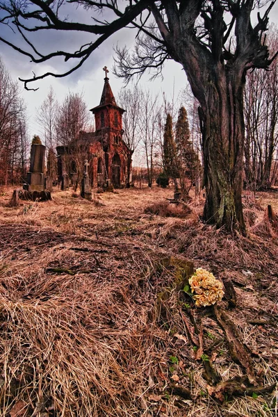 销毁旧公墓 — 图库照片