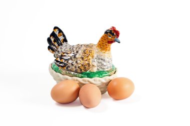 keramische sieraad op Pasen-candy - kip