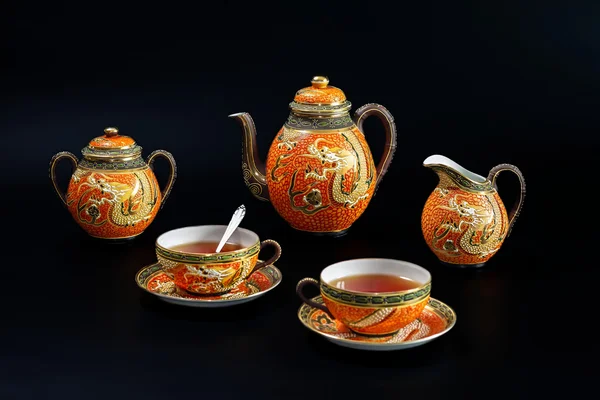 Antique Chinese tea set with dragon motif — Stock Photo, Image