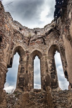 Kilise tekne kale beckov kalıntıları