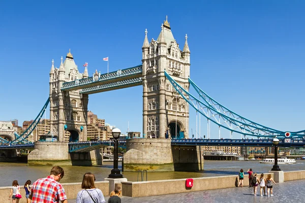 Tower bridge na řece Temži v Londýně — Stock fotografie