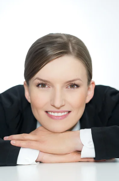 Inteligente sorridente mulher de negócios, close-up retrato no fundo branco — Fotografia de Stock