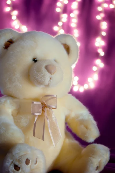 bokeh ışıkları ile yumuşak oyuncak ayı