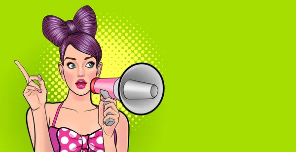 Gözlüklü, megafonlu genç bir kadın Retro Vintage Pop Art Comic Style tarzında bir şeyler söylüyor.