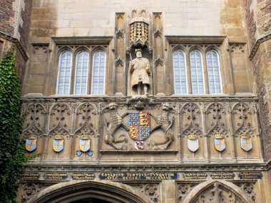 Trinity College büyük kapısı (091)