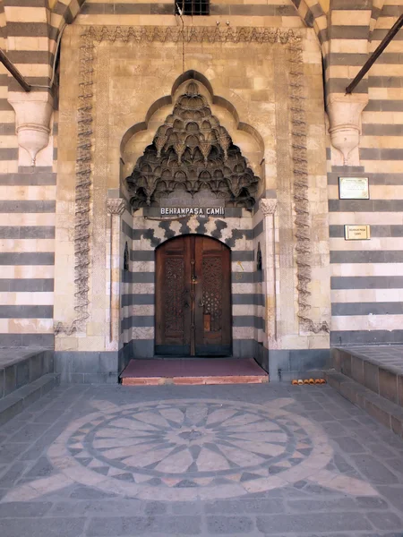 105 - behram Paşa camii