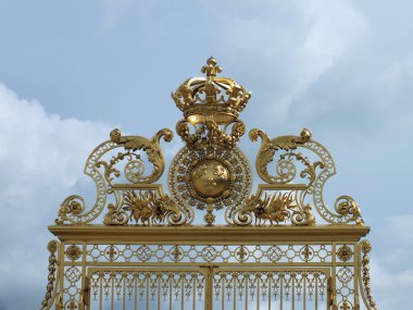 Royal versailles Sarayı giriş kapılarında