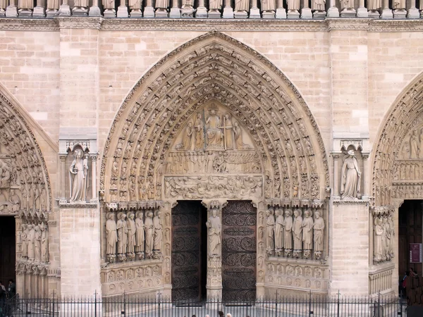 Entrada principal para a Catedral de Notre-Dame — Fotografia de Stock